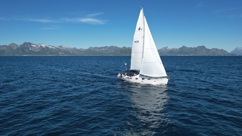 Sailing under midnight sun